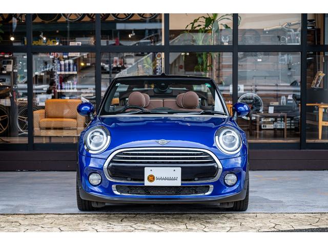 ＭＩＮＩ クーパー　コンバーチブル　全国対応６ヶ月保証付き　スターライトブルー　純正ナビ　ヒートシーター　レザーシート　タッチパネル　バックカメラ　パーキングセンサー　ＭＩＮＩＹｏｕｒｓ　ソフトトップ　コンフォートアクセス（5枚目）