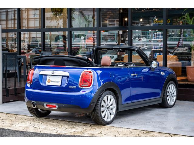 ＭＩＮＩ クーパー　コンバーチブル　全国対応６ヶ月保証付き　スターライトブルー　純正ナビ　ヒートシーター　レザーシート　タッチパネル　バックカメラ　パーキングセンサー　ＭＩＮＩＹｏｕｒｓ　ソフトトップ　コンフォートアクセス（7枚目）