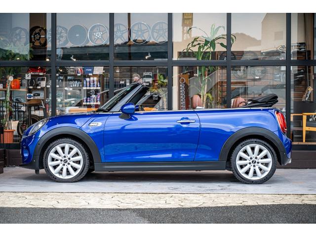 ＭＩＮＩ クーパー　コンバーチブル　全国対応６ヶ月保証付き　スターライトブルー　純正ナビ　ヒートシーター　レザーシート　タッチパネル　バックカメラ　パーキングセンサー　ＭＩＮＩＹｏｕｒｓ　ソフトトップ　コンフォートアクセス（11枚目）