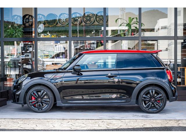 ＭＩＮＩ ジョンクーパーワークス　エッセンシャル・トリム　ジョンクーパーワークス　ミッドナイトブラック　全国対応６ヶ月保証　タッチディスプレイ　純正ナビ　純正Ｂカメラ　ヘッドアップディスプレイ　ドライビングモード　低ダストパッド　インテリジェントセーフティー（9枚目）