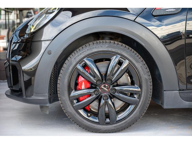 ＭＩＮＩ ジョンクーパーワークス　エッセンシャル・トリム　ジョンクーパーワークス　ミッドナイトブラック　全国対応６ヶ月保証　タッチディスプレイ　純正ナビ　純正Ｂカメラ　ヘッドアップディスプレイ　ドライビングモード　低ダストパッド　インテリジェントセーフティー（10枚目）