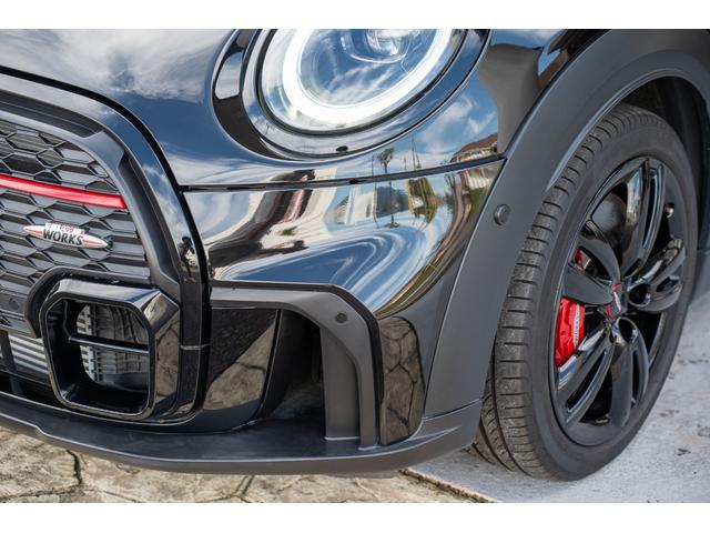 ＭＩＮＩ ジョンクーパーワークス　エッセンシャル・トリム　ジョンクーパーワークス　ミッドナイトブラック　全国対応６ヶ月保証　タッチディスプレイ　純正ナビ　純正Ｂカメラ　ヘッドアップディスプレイ　ドライビングモード　低ダストパッド　インテリジェントセーフティー（21枚目）