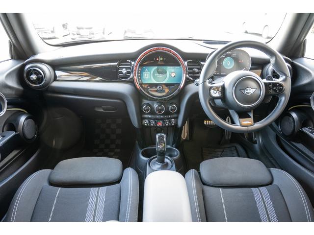 ＭＩＮＩ ジョンクーパーワークス　エッセンシャル・トリム　ジョンクーパーワークス　ミッドナイトブラック　全国対応６ヶ月保証　タッチディスプレイ　純正ナビ　純正Ｂカメラ　ヘッドアップディスプレイ　ドライビングモード　低ダストパッド　インテリジェントセーフティー（31枚目）