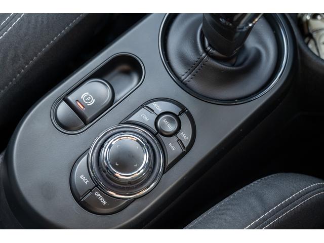 ＭＩＮＩ ジョンクーパーワークス　エッセンシャル・トリム　ジョンクーパーワークス　ミッドナイトブラック　全国対応６ヶ月保証　タッチディスプレイ　純正ナビ　純正Ｂカメラ　ヘッドアップディスプレイ　ドライビングモード　低ダストパッド　インテリジェントセーフティー（53枚目）