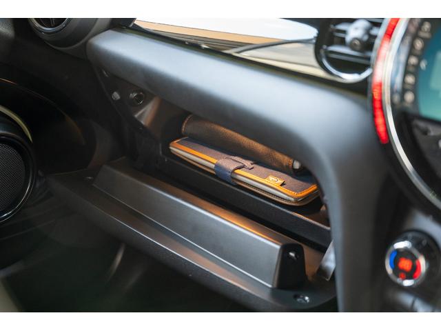 ＭＩＮＩ ジョンクーパーワークス　エッセンシャル・トリム　ジョンクーパーワークス　ミッドナイトブラック　全国対応６ヶ月保証　タッチディスプレイ　純正ナビ　純正Ｂカメラ　ヘッドアップディスプレイ　ドライビングモード　低ダストパッド　インテリジェントセーフティー（55枚目）