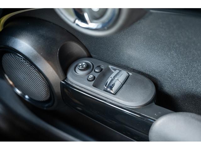 ＭＩＮＩ ジョンクーパーワークス　エッセンシャル・トリム　ジョンクーパーワークス　ミッドナイトブラック　全国対応６ヶ月保証　タッチディスプレイ　純正ナビ　純正Ｂカメラ　ヘッドアップディスプレイ　ドライビングモード　低ダストパッド　インテリジェントセーフティー（56枚目）