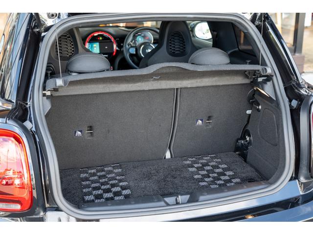 ＭＩＮＩ ジョンクーパーワークス　エッセンシャル・トリム　ジョンクーパーワークス　ミッドナイトブラック　全国対応６ヶ月保証　タッチディスプレイ　純正ナビ　純正Ｂカメラ　ヘッドアップディスプレイ　ドライビングモード　低ダストパッド　インテリジェントセーフティー（68枚目）