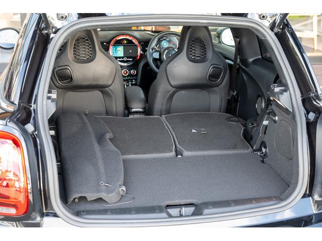 ＭＩＮＩ ジョンクーパーワークス　エッセンシャル・トリム　ジョンクーパーワークス　ミッドナイトブラック　全国対応６ヶ月保証　タッチディスプレイ　純正ナビ　純正Ｂカメラ　ヘッドアップディスプレイ　ドライビングモード　低ダストパッド　インテリジェントセーフティー（69枚目）