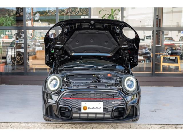 ＭＩＮＩ ジョンクーパーワークス　エッセンシャル・トリム　ジョンクーパーワークス　ミッドナイトブラック　全国対応６ヶ月保証　タッチディスプレイ　純正ナビ　純正Ｂカメラ　ヘッドアップディスプレイ　ドライビングモード　低ダストパッド　インテリジェントセーフティー（73枚目）