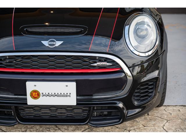 ＭＩＮＩ ジョンクーパーワークス　ジョンクーパーワークス　ミッドナイトブラック　全国対応６ヶ月保証　タッチディスプレイ　アムゼックスステアリング　純正ナビ　ドライビングモード　スマホチャージャー　ハーマンカードン　オリジナルホイール（15枚目）