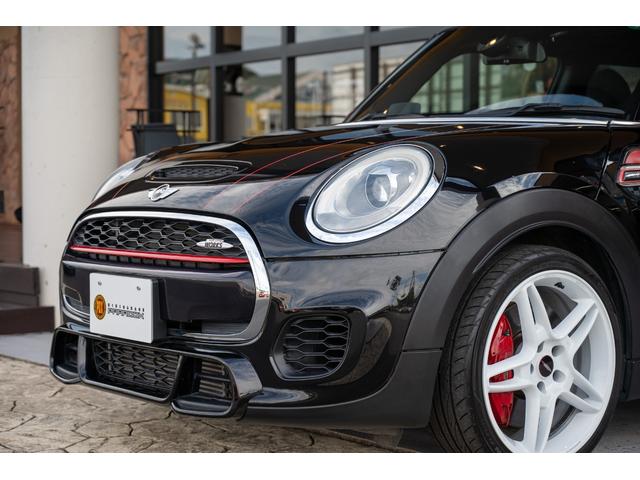 ＭＩＮＩ ジョンクーパーワークス　ジョンクーパーワークス　ミッドナイトブラック　全国対応６ヶ月保証　タッチディスプレイ　アムゼックスステアリング　純正ナビ　ドライビングモード　スマホチャージャー　ハーマンカードン　オリジナルホイール（19枚目）