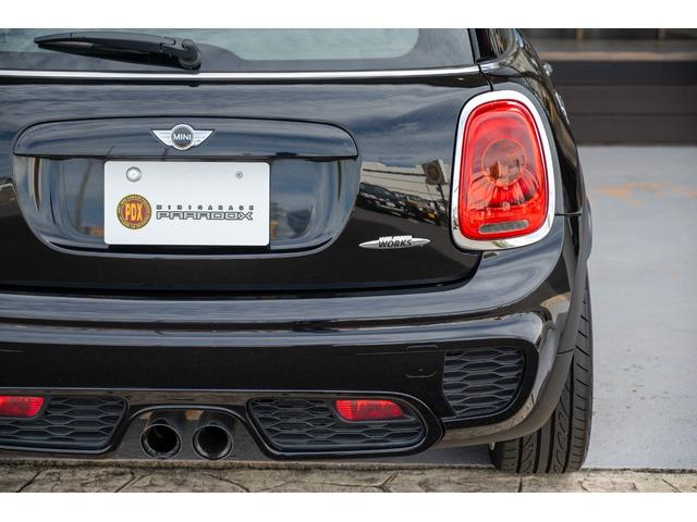 ＭＩＮＩ ジョンクーパーワークス　ジョンクーパーワークス　ミッドナイトブラック　全国対応６ヶ月保証　タッチディスプレイ　アムゼックスステアリング　純正ナビ　ドライビングモード　スマホチャージャー　ハーマンカードン　オリジナルホイール（21枚目）