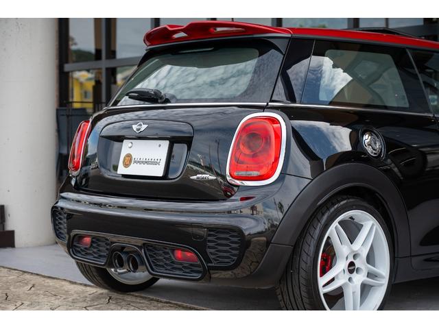 ＭＩＮＩ ジョンクーパーワークス　ジョンクーパーワークス　ミッドナイトブラック　全国対応６ヶ月保証　タッチディスプレイ　アムゼックスステアリング　純正ナビ　ドライビングモード　スマホチャージャー　ハーマンカードン　オリジナルホイール（22枚目）