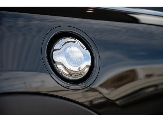 ＭＩＮＩ ジョンクーパーワークス　ジョンクーパーワークス　ミッドナイトブラック　全国対応６ヶ月保証　タッチディスプレイ　アムゼックスステアリング　純正ナビ　ドライビングモード　スマホチャージャー　ハーマンカードン　オリジナルホイール（25枚目）