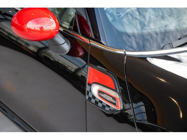 ＭＩＮＩ ジョンクーパーワークス　ジョンクーパーワークス　ミッドナイトブラック　全国対応６ヶ月保証　タッチディスプレイ　アムゼックスステアリング　純正ナビ　ドライビングモード　スマホチャージャー　ハーマンカードン　オリジナルホイール（26枚目）