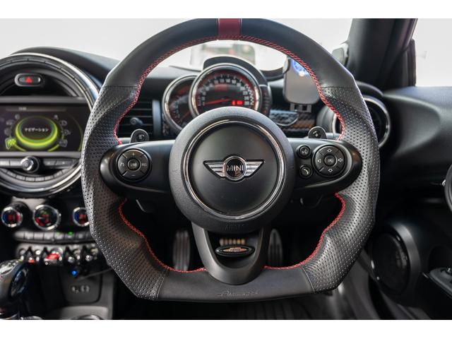 ＭＩＮＩ ジョンクーパーワークス　ジョンクーパーワークス　ミッドナイトブラック　全国対応６ヶ月保証　タッチディスプレイ　アムゼックスステアリング　純正ナビ　ドライビングモード　スマホチャージャー　ハーマンカードン　オリジナルホイール（36枚目）