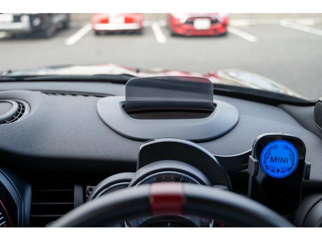 ＭＩＮＩ ジョンクーパーワークス　ジョンクーパーワークス　ミッドナイトブラック　全国対応６ヶ月保証　タッチディスプレイ　アムゼックスステアリング　純正ナビ　ドライビングモード　スマホチャージャー　ハーマンカードン　オリジナルホイール（40枚目）