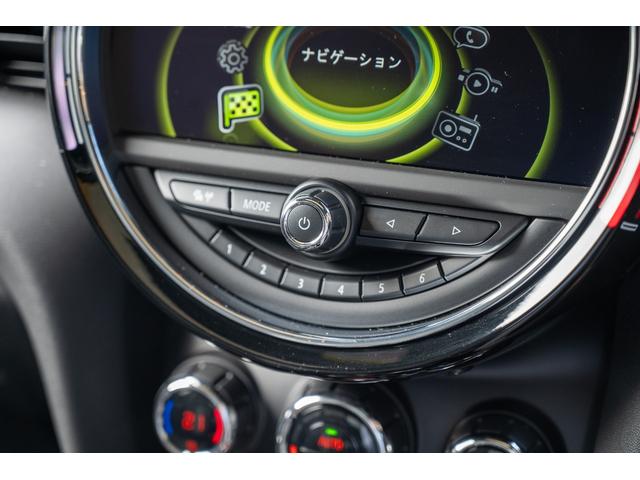 ＭＩＮＩ ジョンクーパーワークス　ジョンクーパーワークス　ミッドナイトブラック　全国対応６ヶ月保証　タッチディスプレイ　アムゼックスステアリング　純正ナビ　ドライビングモード　スマホチャージャー　ハーマンカードン　オリジナルホイール（41枚目）