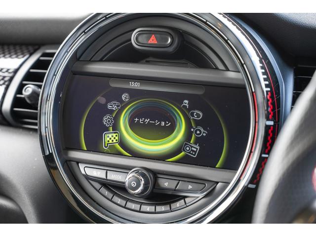 ＭＩＮＩ ジョンクーパーワークス　ジョンクーパーワークス　ミッドナイトブラック　全国対応６ヶ月保証　タッチディスプレイ　アムゼックスステアリング　純正ナビ　ドライビングモード　スマホチャージャー　ハーマンカードン　オリジナルホイール（42枚目）