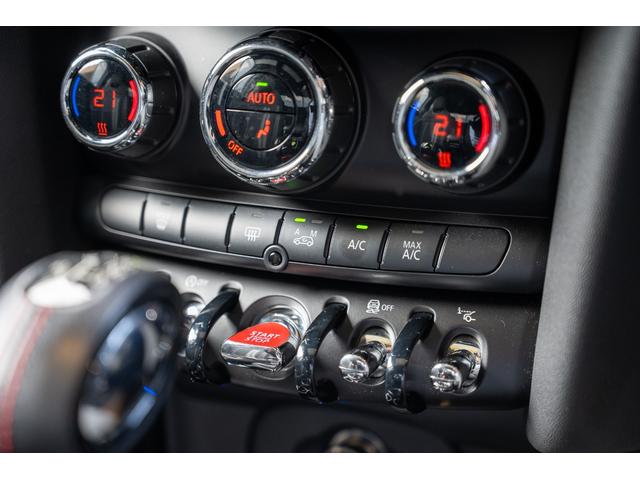 ＭＩＮＩ ジョンクーパーワークス　ジョンクーパーワークス　ミッドナイトブラック　全国対応６ヶ月保証　タッチディスプレイ　アムゼックスステアリング　純正ナビ　ドライビングモード　スマホチャージャー　ハーマンカードン　オリジナルホイール（47枚目）