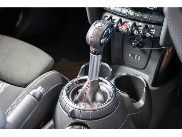 ＭＩＮＩ ジョンクーパーワークス　ジョンクーパーワークス　ミッドナイトブラック　全国対応６ヶ月保証　タッチディスプレイ　アムゼックスステアリング　純正ナビ　ドライビングモード　スマホチャージャー　ハーマンカードン　オリジナルホイール（51枚目）