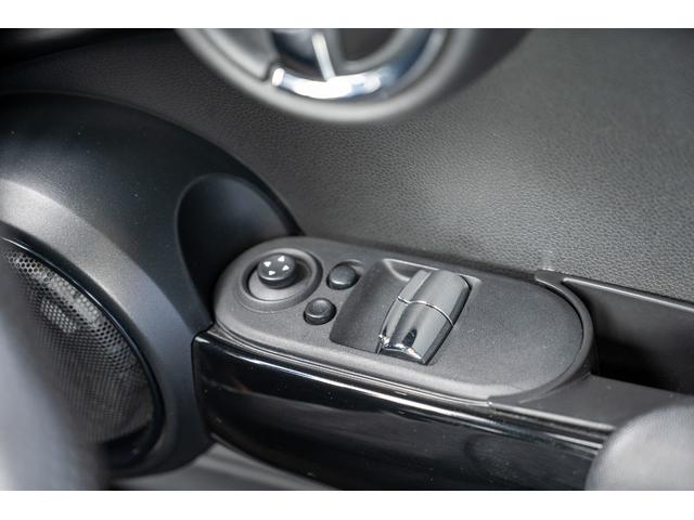 ＭＩＮＩ ジョンクーパーワークス　ジョンクーパーワークス　ミッドナイトブラック　全国対応６ヶ月保証　タッチディスプレイ　アムゼックスステアリング　純正ナビ　ドライビングモード　スマホチャージャー　ハーマンカードン　オリジナルホイール（57枚目）