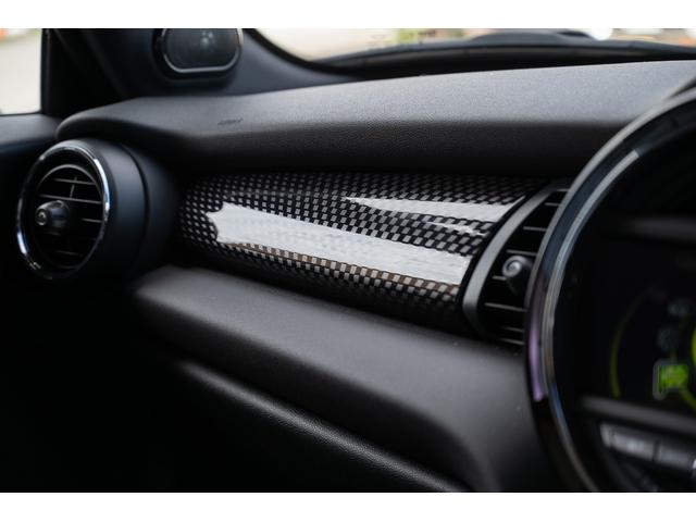 ＭＩＮＩ ジョンクーパーワークス　ジョンクーパーワークス　ミッドナイトブラック　全国対応６ヶ月保証　タッチディスプレイ　アムゼックスステアリング　純正ナビ　ドライビングモード　スマホチャージャー　ハーマンカードン　オリジナルホイール（58枚目）