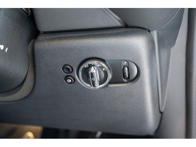ＭＩＮＩ ジョンクーパーワークス　ジョンクーパーワークス　ミッドナイトブラック　全国対応６ヶ月保証　タッチディスプレイ　アムゼックスステアリング　純正ナビ　ドライビングモード　スマホチャージャー　ハーマンカードン　オリジナルホイール（61枚目）