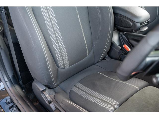 ＭＩＮＩ ジョンクーパーワークス　ジョンクーパーワークス　ミッドナイトブラック　全国対応６ヶ月保証　タッチディスプレイ　アムゼックスステアリング　純正ナビ　ドライビングモード　スマホチャージャー　ハーマンカードン　オリジナルホイール（62枚目）