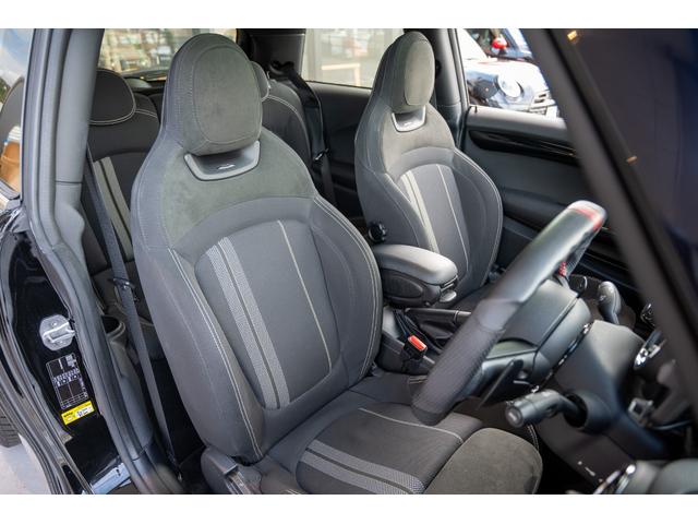 ＭＩＮＩ ジョンクーパーワークス　ジョンクーパーワークス　ミッドナイトブラック　全国対応６ヶ月保証　タッチディスプレイ　アムゼックスステアリング　純正ナビ　ドライビングモード　スマホチャージャー　ハーマンカードン　オリジナルホイール（63枚目）