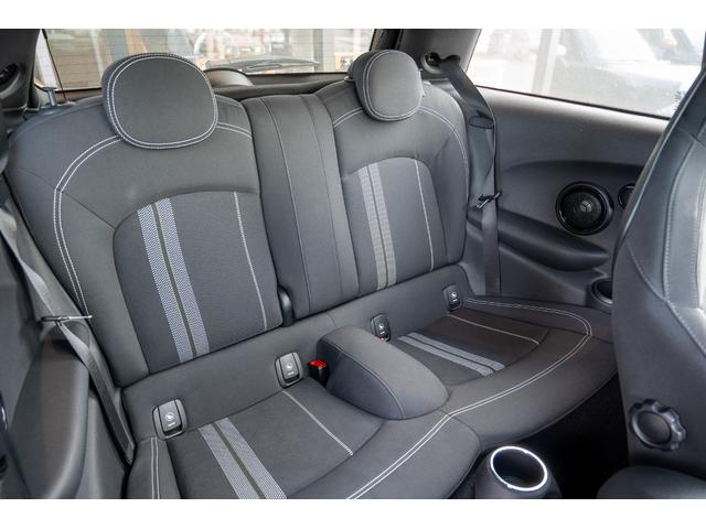 ＭＩＮＩ ジョンクーパーワークス　ジョンクーパーワークス　ミッドナイトブラック　全国対応６ヶ月保証　タッチディスプレイ　アムゼックスステアリング　純正ナビ　ドライビングモード　スマホチャージャー　ハーマンカードン　オリジナルホイール（65枚目）