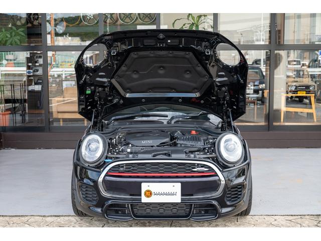 ＭＩＮＩ ジョンクーパーワークス　ジョンクーパーワークス　ミッドナイトブラック　全国対応６ヶ月保証　タッチディスプレイ　アムゼックスステアリング　純正ナビ　ドライビングモード　スマホチャージャー　ハーマンカードン　オリジナルホイール（72枚目）
