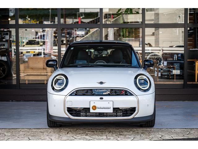 ＭＩＮＩ クーパーＳ　フェイバリット・トリム　Ｆ６６　クーパーＳ　ナノクホワイト　全国対応６ヶ月保証　３６０度ビュー　べスキンレザー　ワイヤレスチャージャー　純正ナビ　バックカメラ　ブラインドスポットモニター　前後パーキングセンサー（3枚目）