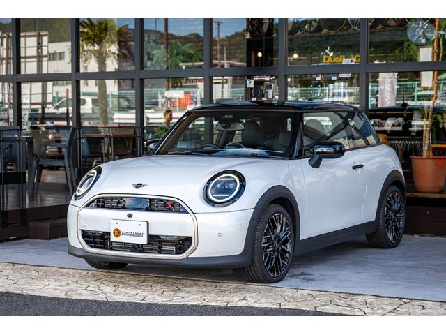 ＭＩＮＩ クーパーＳ　フェイバリット・トリム　Ｆ６６　クーパーＳ　ナノクホワイト　全国対応６ヶ月保証　３６０度ビュー　べスキンレザー　ワイヤレスチャージャー　純正ナビ　バックカメラ　ブラインドスポットモニター　前後パーキングセンサー（4枚目）