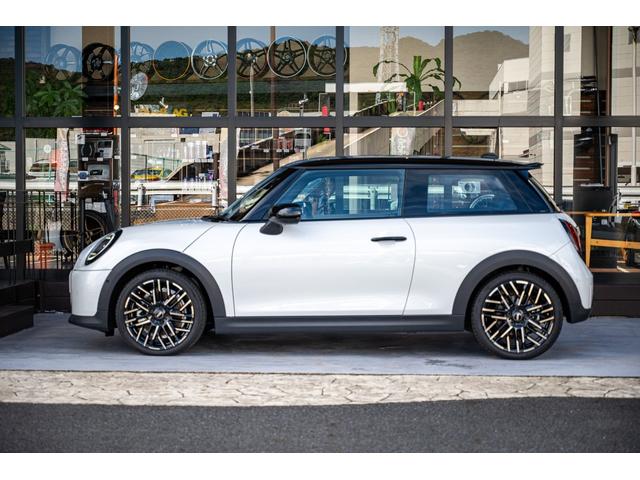ＭＩＮＩ クーパーＳ　フェイバリット・トリム　Ｆ６６　クーパーＳ　ナノクホワイト　全国対応６ヶ月保証　３６０度ビュー　べスキンレザー　ワイヤレスチャージャー　純正ナビ　バックカメラ　ブラインドスポットモニター　前後パーキングセンサー（9枚目）
