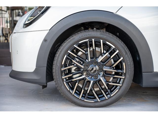 ＭＩＮＩ クーパーＳ　フェイバリット・トリム　Ｆ６６　クーパーＳ　ナノクホワイト　全国対応６ヶ月保証　３６０度ビュー　べスキンレザー　ワイヤレスチャージャー　純正ナビ　バックカメラ　ブラインドスポットモニター　前後パーキングセンサー（10枚目）