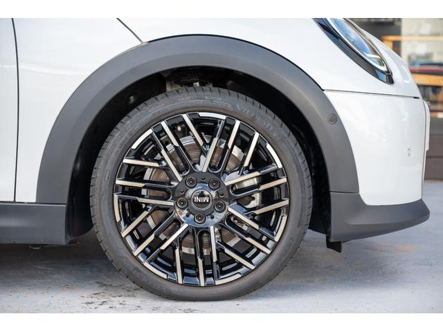 ＭＩＮＩ クーパーＳ　フェイバリット・トリム　Ｆ６６　クーパーＳ　ナノクホワイト　全国対応６ヶ月保証　３６０度ビュー　べスキンレザー　ワイヤレスチャージャー　純正ナビ　バックカメラ　ブラインドスポットモニター　前後パーキングセンサー（11枚目）