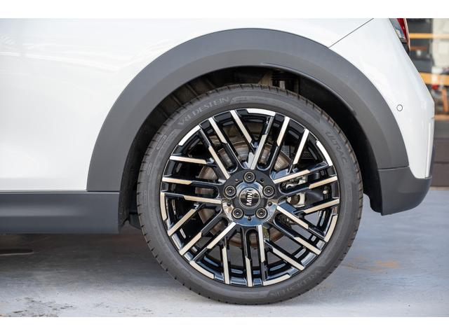 ＭＩＮＩ クーパーＳ　フェイバリット・トリム　Ｆ６６　クーパーＳ　ナノクホワイト　全国対応６ヶ月保証　３６０度ビュー　べスキンレザー　ワイヤレスチャージャー　純正ナビ　バックカメラ　ブラインドスポットモニター　前後パーキングセンサー（13枚目）