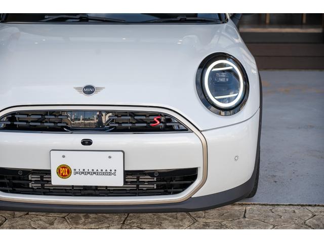 ＭＩＮＩ クーパーＳ　フェイバリット・トリム　Ｆ６６　クーパーＳ　ナノクホワイト　全国対応６ヶ月保証　３６０度ビュー　べスキンレザー　ワイヤレスチャージャー　純正ナビ　バックカメラ　ブラインドスポットモニター　前後パーキングセンサー（15枚目）