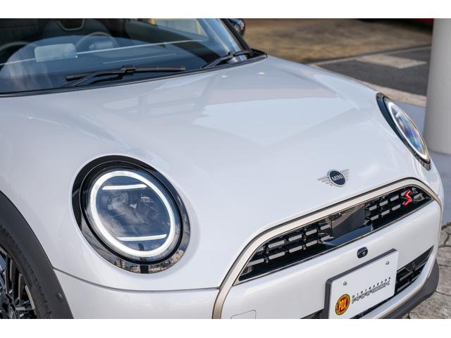 ＭＩＮＩ クーパーＳ　フェイバリット・トリム　Ｆ６６　クーパーＳ　ナノクホワイト　全国対応６ヶ月保証　３６０度ビュー　べスキンレザー　ワイヤレスチャージャー　純正ナビ　バックカメラ　ブラインドスポットモニター　前後パーキングセンサー（16枚目）