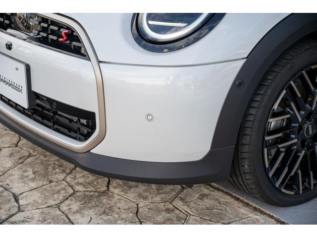 ＭＩＮＩ クーパーＳ　フェイバリット・トリム　Ｆ６６　クーパーＳ　ナノクホワイト　全国対応６ヶ月保証　３６０度ビュー　べスキンレザー　ワイヤレスチャージャー　純正ナビ　バックカメラ　ブラインドスポットモニター　前後パーキングセンサー（17枚目）