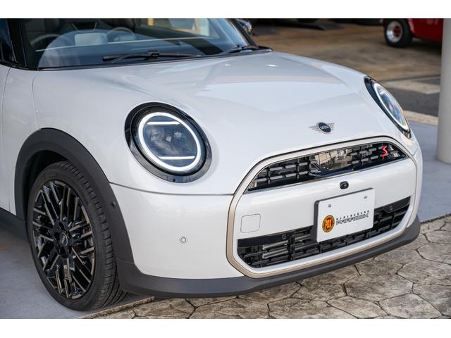 ＭＩＮＩ クーパーＳ　フェイバリット・トリム　Ｆ６６　クーパーＳ　ナノクホワイト　全国対応６ヶ月保証　３６０度ビュー　べスキンレザー　ワイヤレスチャージャー　純正ナビ　バックカメラ　ブラインドスポットモニター　前後パーキングセンサー（18枚目）