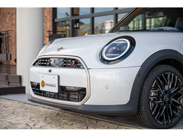 ＭＩＮＩ クーパーＳ　フェイバリット・トリム　Ｆ６６　クーパーＳ　ナノクホワイト　全国対応６ヶ月保証　３６０度ビュー　べスキンレザー　ワイヤレスチャージャー　純正ナビ　バックカメラ　ブラインドスポットモニター　前後パーキングセンサー（19枚目）