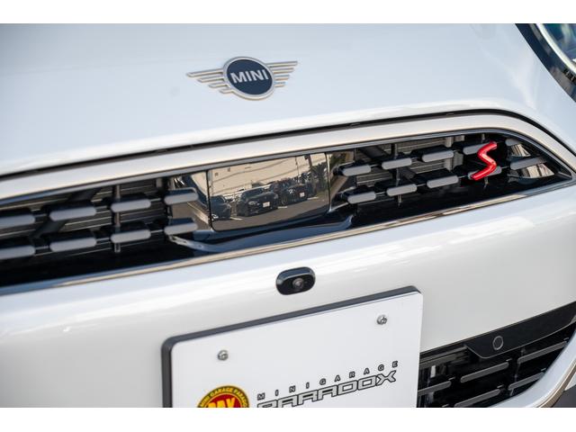 ＭＩＮＩ クーパーＳ　フェイバリット・トリム　Ｆ６６　クーパーＳ　ナノクホワイト　全国対応６ヶ月保証　３６０度ビュー　べスキンレザー　ワイヤレスチャージャー　純正ナビ　バックカメラ　ブラインドスポットモニター　前後パーキングセンサー（20枚目）