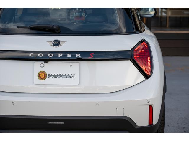 ＭＩＮＩ クーパーＳ　フェイバリット・トリム　Ｆ６６　クーパーＳ　ナノクホワイト　全国対応６ヶ月保証　３６０度ビュー　べスキンレザー　ワイヤレスチャージャー　純正ナビ　バックカメラ　ブラインドスポットモニター　前後パーキングセンサー（21枚目）