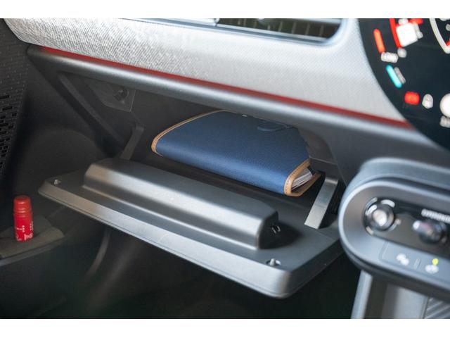 ＭＩＮＩ クーパーＳ　フェイバリット・トリム　Ｆ６６　クーパーＳ　ナノクホワイト　全国対応６ヶ月保証　３６０度ビュー　べスキンレザー　ワイヤレスチャージャー　純正ナビ　バックカメラ　ブラインドスポットモニター　前後パーキングセンサー（51枚目）