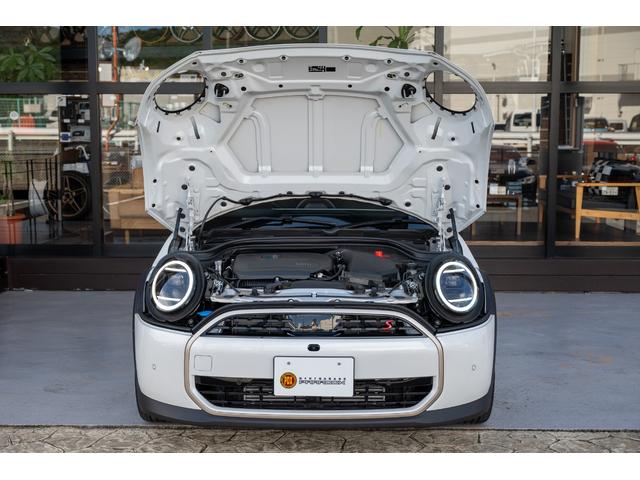 ＭＩＮＩ クーパーＳ　フェイバリット・トリム　Ｆ６６　クーパーＳ　ナノクホワイト　全国対応６ヶ月保証　３６０度ビュー　べスキンレザー　ワイヤレスチャージャー　純正ナビ　バックカメラ　ブラインドスポットモニター　前後パーキングセンサー（67枚目）