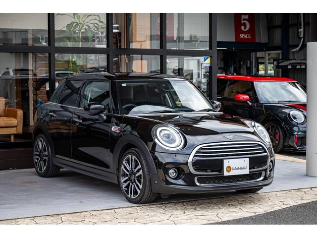 ＭＩＮＩ クーパー　ミッドナイトブラック　全国対応６ヶ月保証　純正ナビ　ユニオンジャックテール　ＬＥＤヘッドライト　純正アロイホイールレールスポーク　前後ＰＤＣ　インテリジェントセーフティー　オートライト（4枚目）