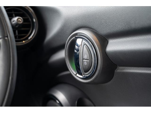 ＭＩＮＩ クーパー　ミッドナイトブラック　全国対応６ヶ月保証　純正ナビ　ユニオンジャックテール　ＬＥＤヘッドライト　純正アロイホイールレールスポーク　前後ＰＤＣ　インテリジェントセーフティー　オートライト（61枚目）