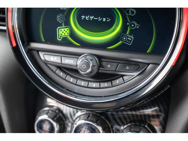 MINI クーパー ブリティッシュレーシンググリーン 全国対応6ヶ月保証 6M/T RACECHIP ドライビングモード 純正ナビ インテリジェントセーフティー ヘッドアップディスプレイ バックカメラ シートヒーター(45枚目)